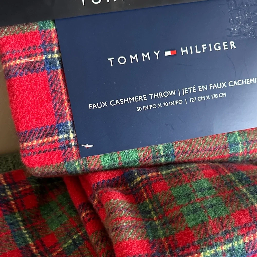 Tommy Hilfiger Holiday Red Tartan Plaid Throw Faux Cashmere So Soft! NEW!